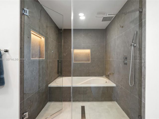 Apartment for sale  Unit #2009 - photo 7402888