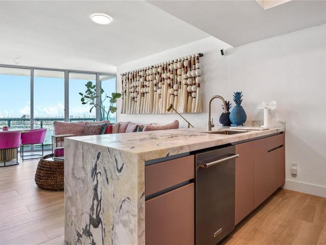 Apartment for sale  Unit #2009 - photo 7402892