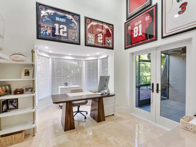 4-bedroom home for sale in Boca Raton - 10630 Boca Woods Lane - MondialRealty