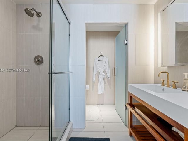 Apartment for sale  Unit #1804 - photo 7411995