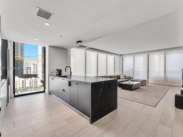 Apartment for rent  Unit #1601 - photo 7404651