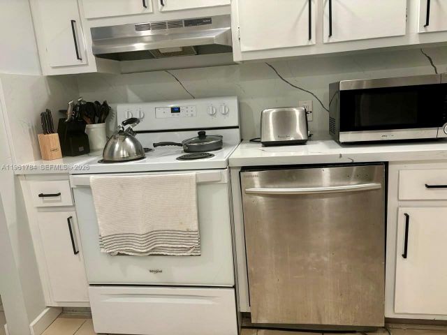 Apartment for rent  Unit #1423 - photo 7484729