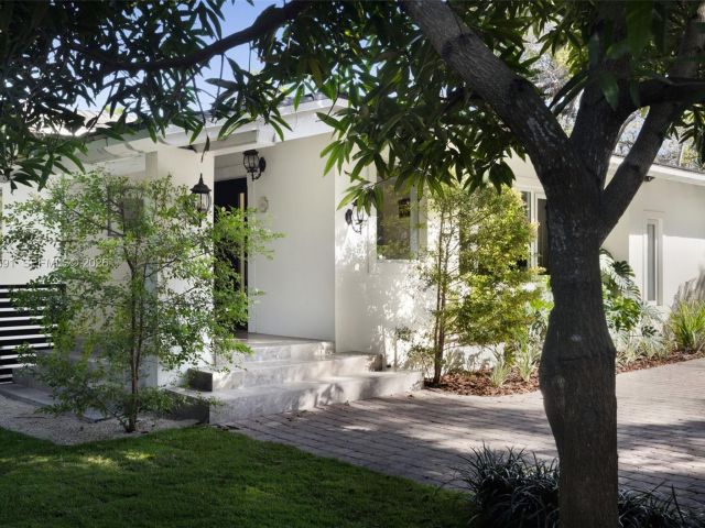 Home for sale at 1101 Coral Way - photo 7535483