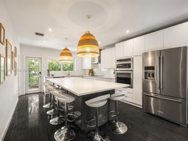 Home for sale at 1101 Coral Way - photo 7535493