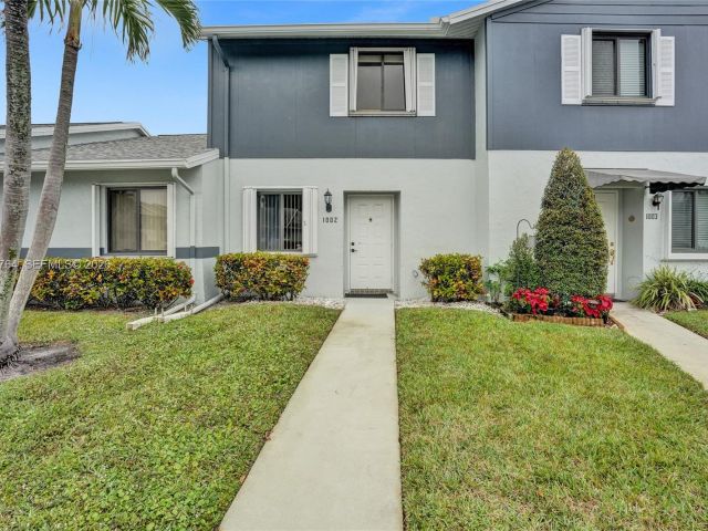 3-bedroom home for rent in West Palm Beach - 2641 W Gately Dr W 1002 - MondialRealty
