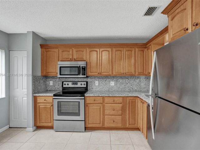 3-bedroom home for rent in West Palm Beach - 2641 W Gately Dr W 1002 - MondialRealty