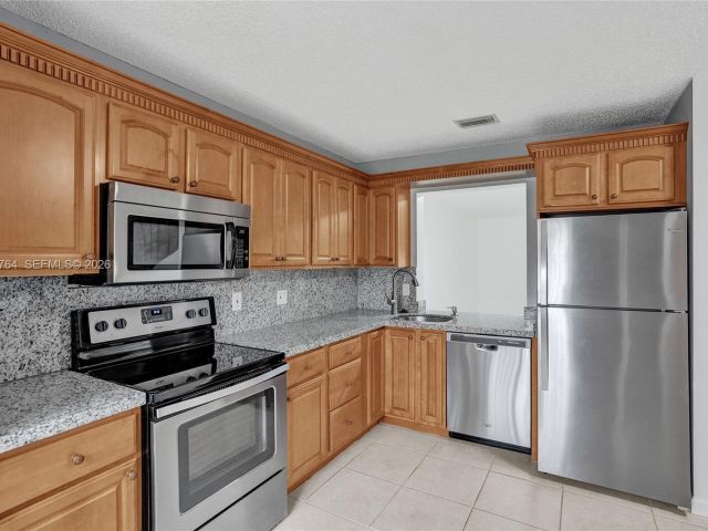 3-bedroom home for rent in West Palm Beach - 2641 W Gately Dr W 1002 - MondialRealty