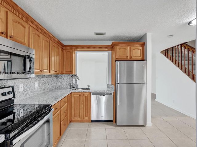 3-bedroom home for rent in West Palm Beach - 2641 W Gately Dr W 1002 - MondialRealty