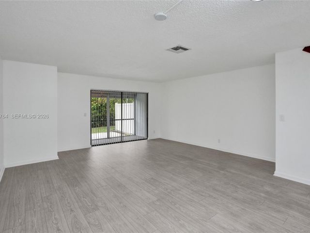 3-bedroom home for rent in West Palm Beach - 2641 W Gately Dr W 1002 - MondialRealty