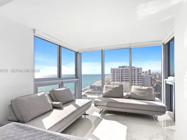 3-bedroom condo for sale in Miami Beach - 2655 Collins Ave PH06/08 - MondialRealty