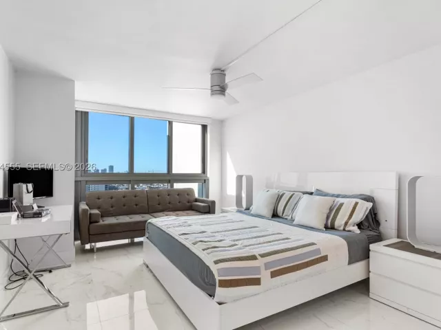 3-bedroom condo for sale in Miami Beach - 2655 Collins Ave PH06/08 - MondialRealty