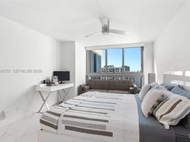 3-bedroom condo for sale in Miami Beach - 2655 Collins Ave PH06/08 - MondialRealty