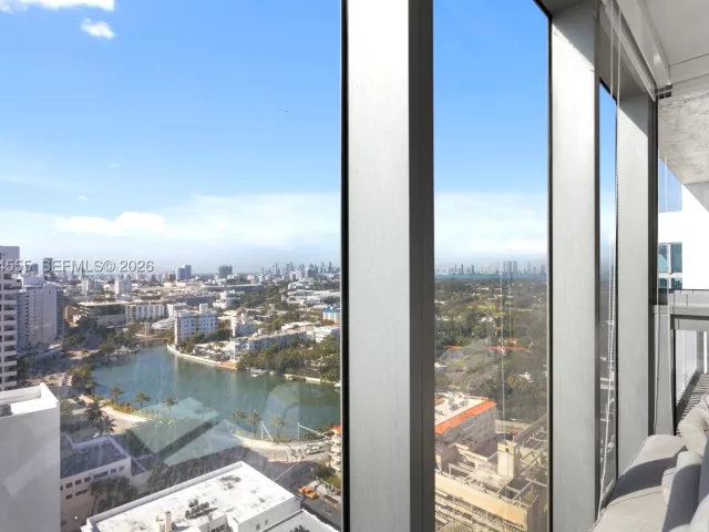 3-bedroom condo for sale in Miami Beach - 2655 Collins Ave PH06/08 - MondialRealty