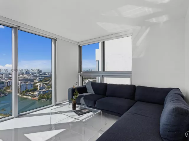 3-bedroom condo for sale in Miami Beach - 2655 Collins Ave PH06/08 - MondialRealty