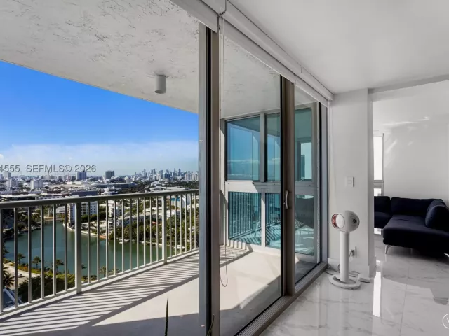 3-bedroom condo for sale in Miami Beach - 2655 Collins Ave PH06/08 - MondialRealty