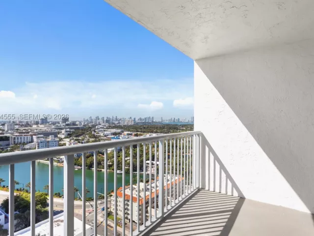 3-bedroom condo for sale in Miami Beach - 2655 Collins Ave PH06/08 - MondialRealty