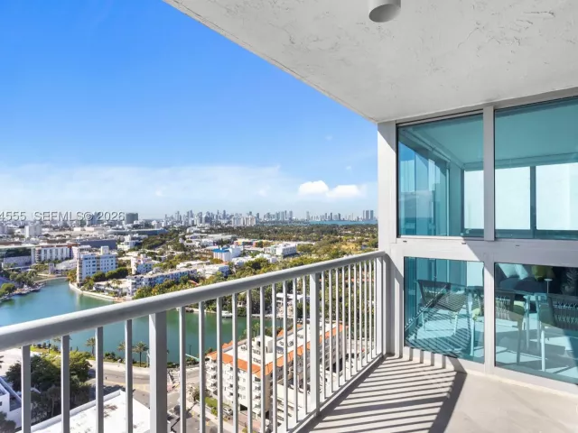 3-bedroom condo for sale in Miami Beach - 2655 Collins Ave PH06/08 - MondialRealty