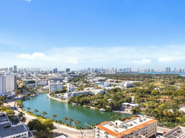 3-bedroom condo for sale in Miami Beach - 2655 Collins Ave PH06/08 - MondialRealty