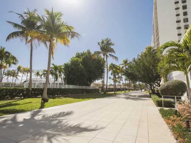 3-bedroom condo for sale in Miami Beach - 2655 Collins Ave PH06/08 - MondialRealty