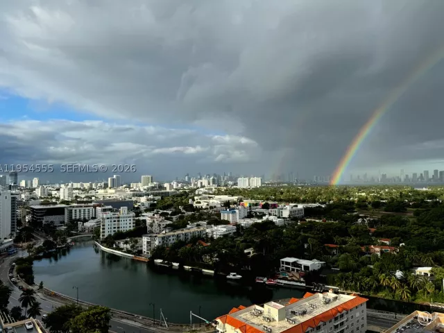 3-bedroom condo for sale in Miami Beach - 2655 Collins Ave PH06/08 - MondialRealty