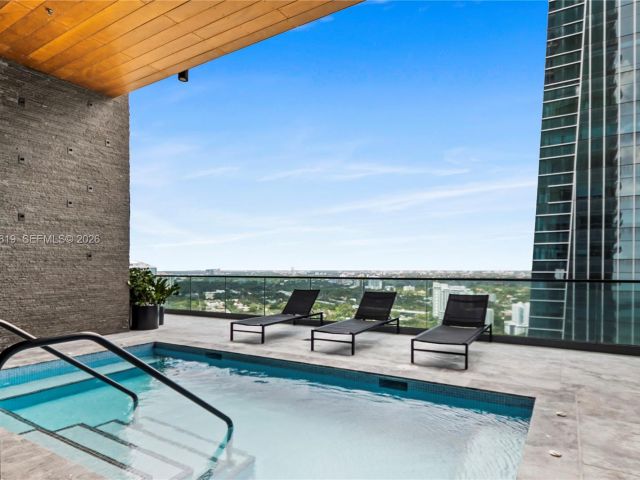 Apartment for sale  Unit #1602 - photo 7395395