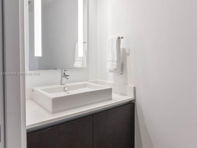 Apartment for sale  Unit #1602 - photo 7395400