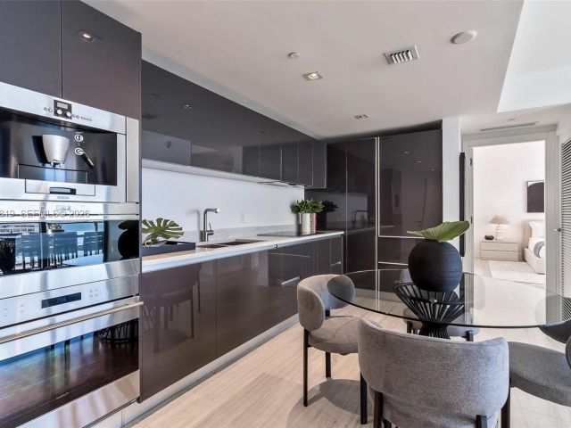 Apartment for sale  Unit #1602 - photo 7395401