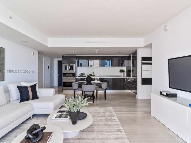 Apartment for sale  Unit #1602 - photo 7395402