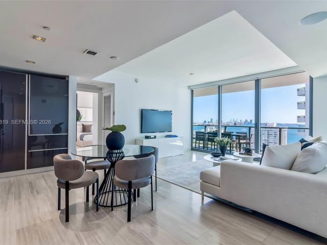 Apartment for sale  Unit #1602 - photo 7395407