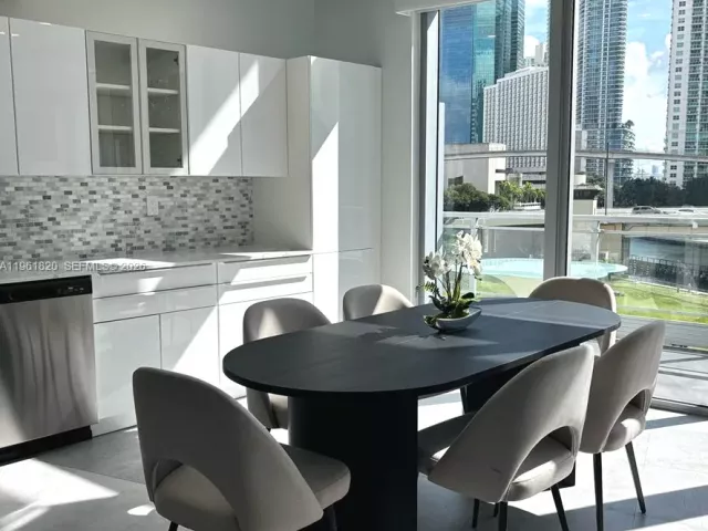 2-bedroom condo for rent in Miami - 92 SW 3rd St 510 - MondialRealty