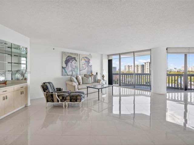 Apartment for sale  Unit #1109 - photo 7488320