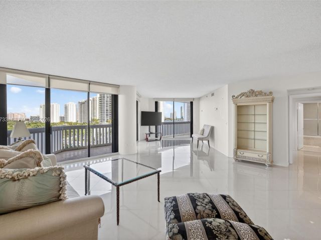 Apartment for sale  Unit #1109 - photo 7488321