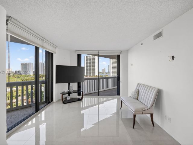 Apartment for sale  Unit #1109 - photo 7488327