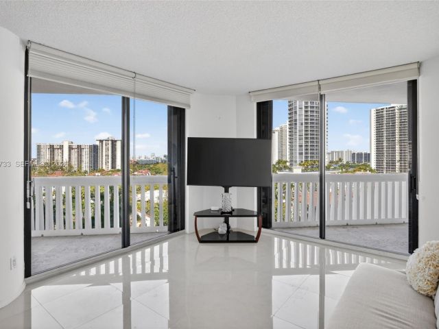 Apartment for sale  Unit #1109 - photo 7488328