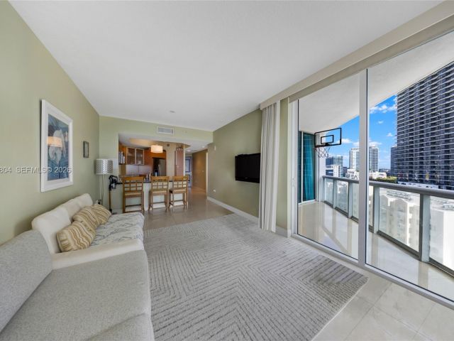 Apartment for sale  Unit #1402 - photo 7439270