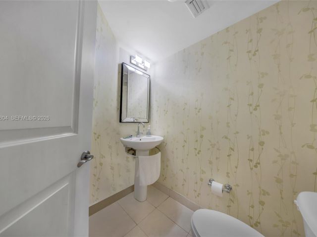 Apartment for sale  Unit #1402 - photo 7439277