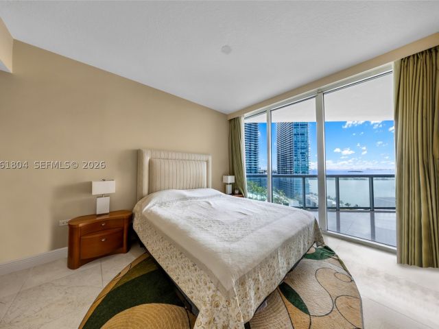 1-bedroom condo for sale in Miami - 480 NE 30th St 1402 - MondialRealty