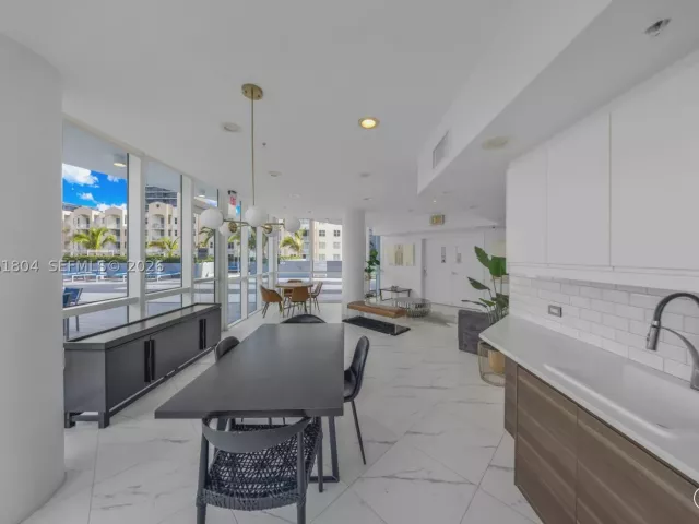 1-bedroom condo for sale in Miami - 480 NE 30th St 1402 - MondialRealty