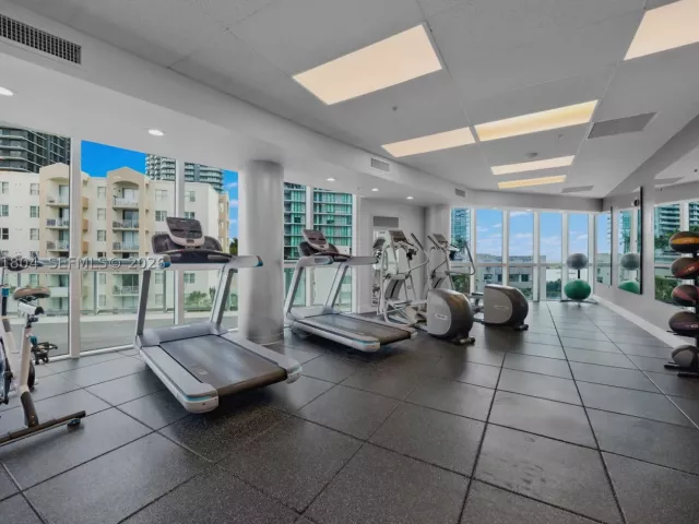 1-bedroom condo for sale in Miami - 480 NE 30th St 1402 - MondialRealty