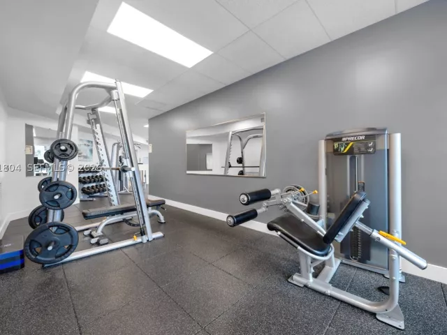 1-bedroom condo for sale in Miami - 480 NE 30th St 1402 - MondialRealty
