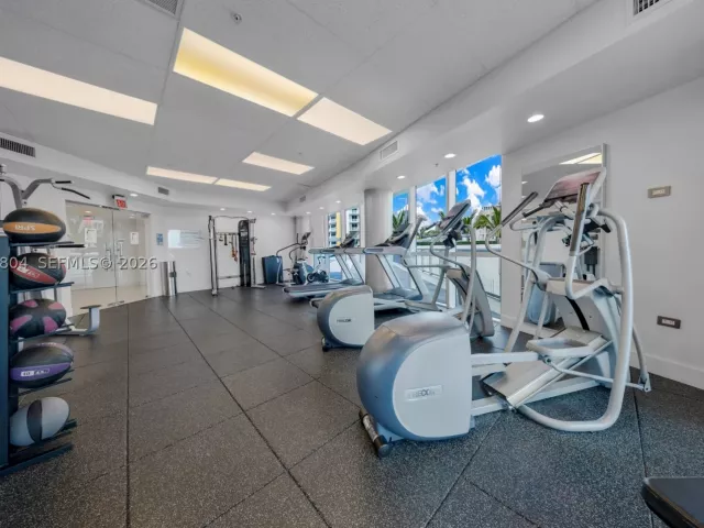 1-bedroom condo for sale in Miami - 480 NE 30th St 1402 - MondialRealty