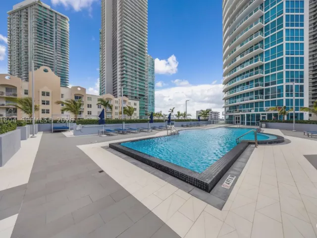 1-bedroom condo for sale in Miami - 480 NE 30th St 1402 - MondialRealty