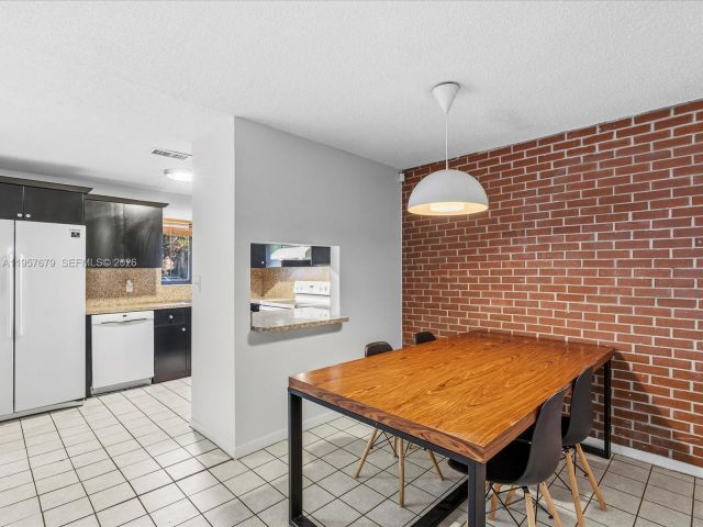 Home for rent at 5020 SW 40th Ave 5020 - photo 7482905