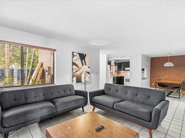 Home for rent at 5020 SW 40th Ave 5020 - photo 7482906