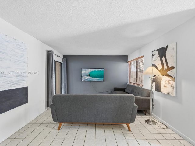 Home for rent at 5020 SW 40th Ave 5020 - photo 7482907