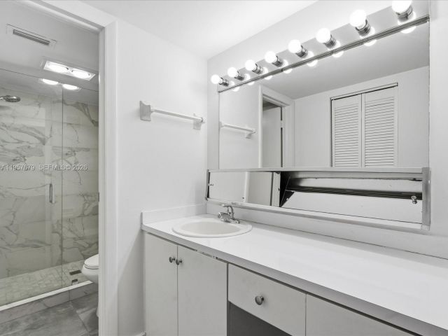 Home for rent at 5020 SW 40th Ave 5020 - photo 7482909