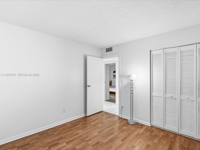 Home for rent at 5020 SW 40th Ave 5020 - photo 7482912