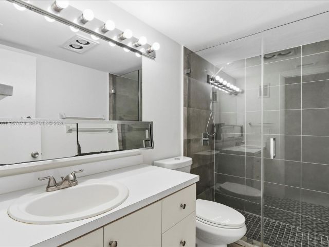 Home for rent at 5020 SW 40th Ave 5020 - photo 7482913