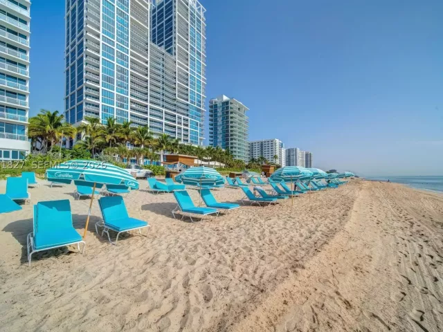 2-bedroom condo for sale in Miami Beach - 6801 Collins Ave 1110 (Door 1106) - MondialRealty