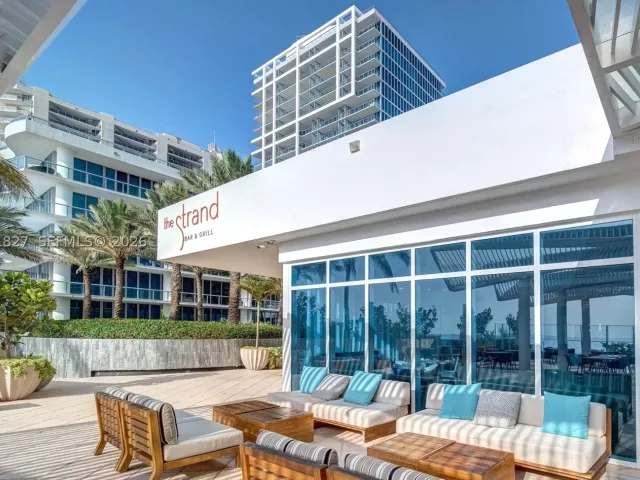 2-bedroom condo for sale in Miami Beach - 6801 Collins Ave 1110 (Door 1106) - MondialRealty